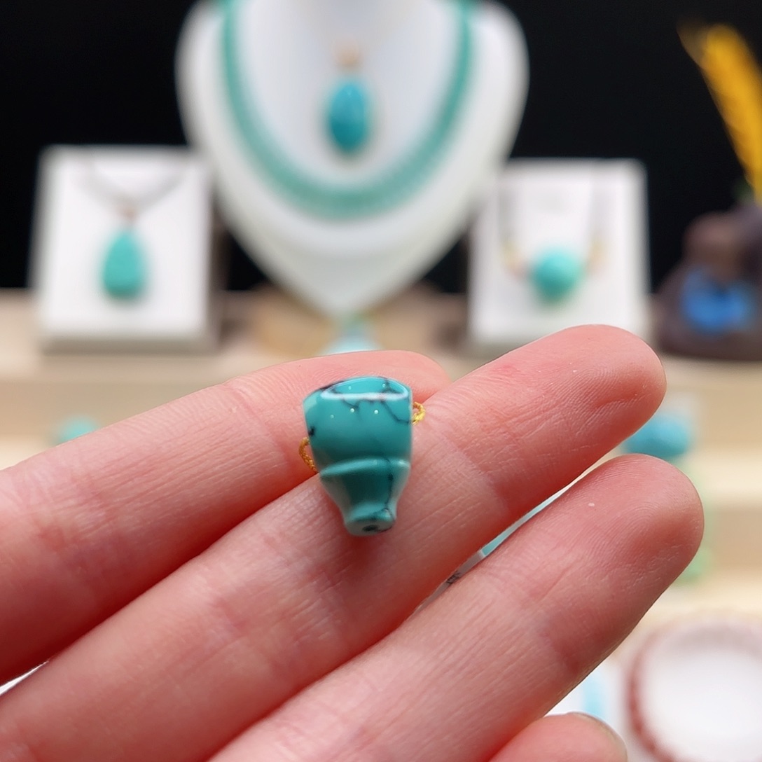 绿松石配饰未镶嵌