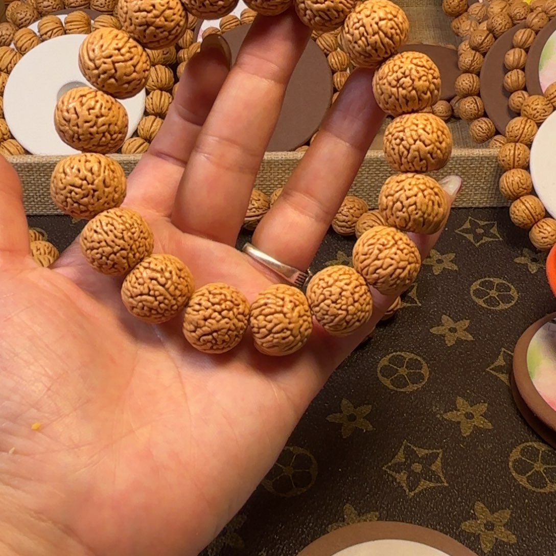彦***慕桃核手串龙鳞苹果18