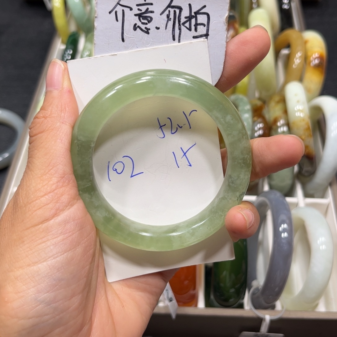 未镶嵌蛇纹石玉手镯