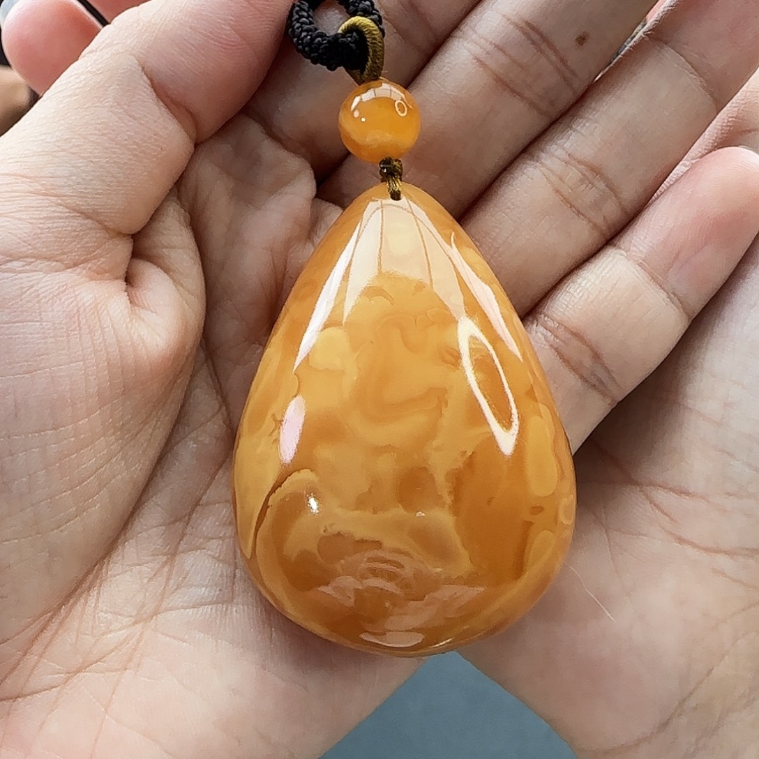 未镶嵌颈饰琥珀吊坠