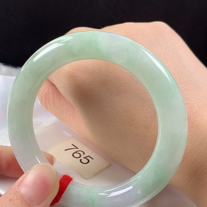 翡翠未镶嵌手镯56.7小细纹