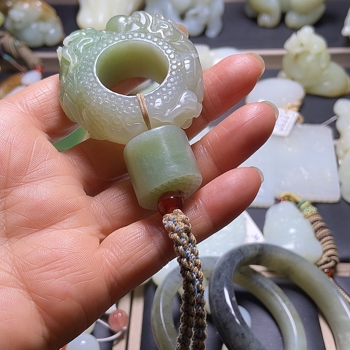 美***店和田玉未镶嵌挂件