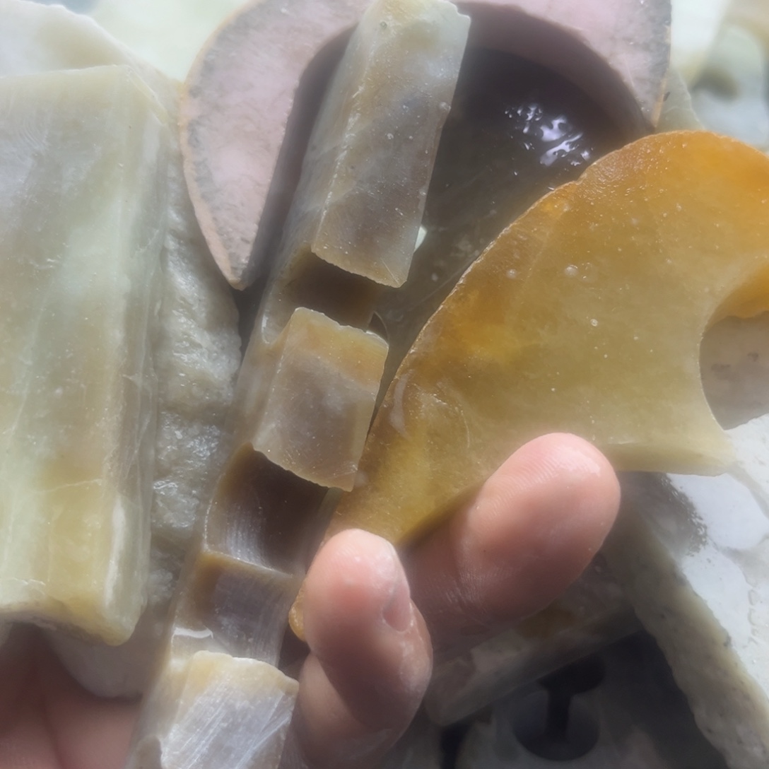 和田玉（糖玉）未镶嵌珠宝奇石