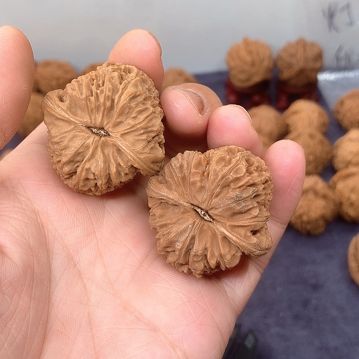 文玩核桃吊坠38南疆石有色差