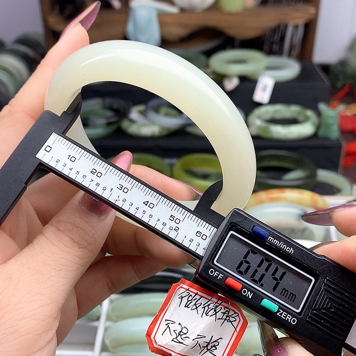 蛇纹石玉手镯未镶嵌685