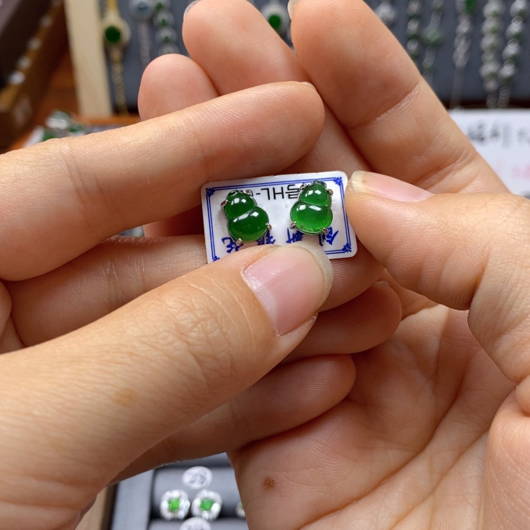 翡翠颈饰银S925镶嵌翡翠耳钉9×7m