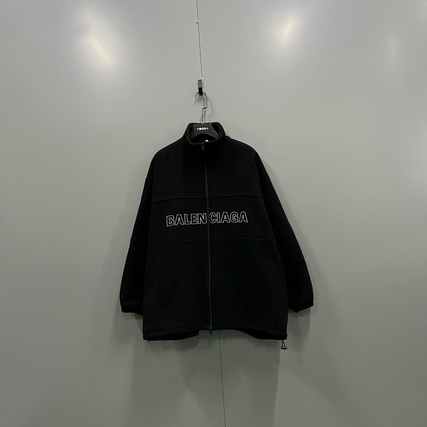 95新 Balenciaga/巴黎世家 J26黑色大logo印花外套 46码 016832