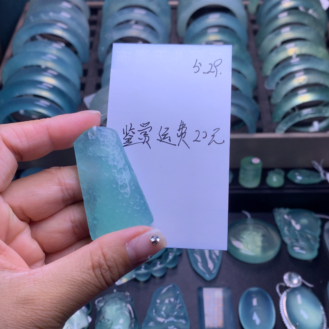 蛇纹石玉未镶嵌吊坠