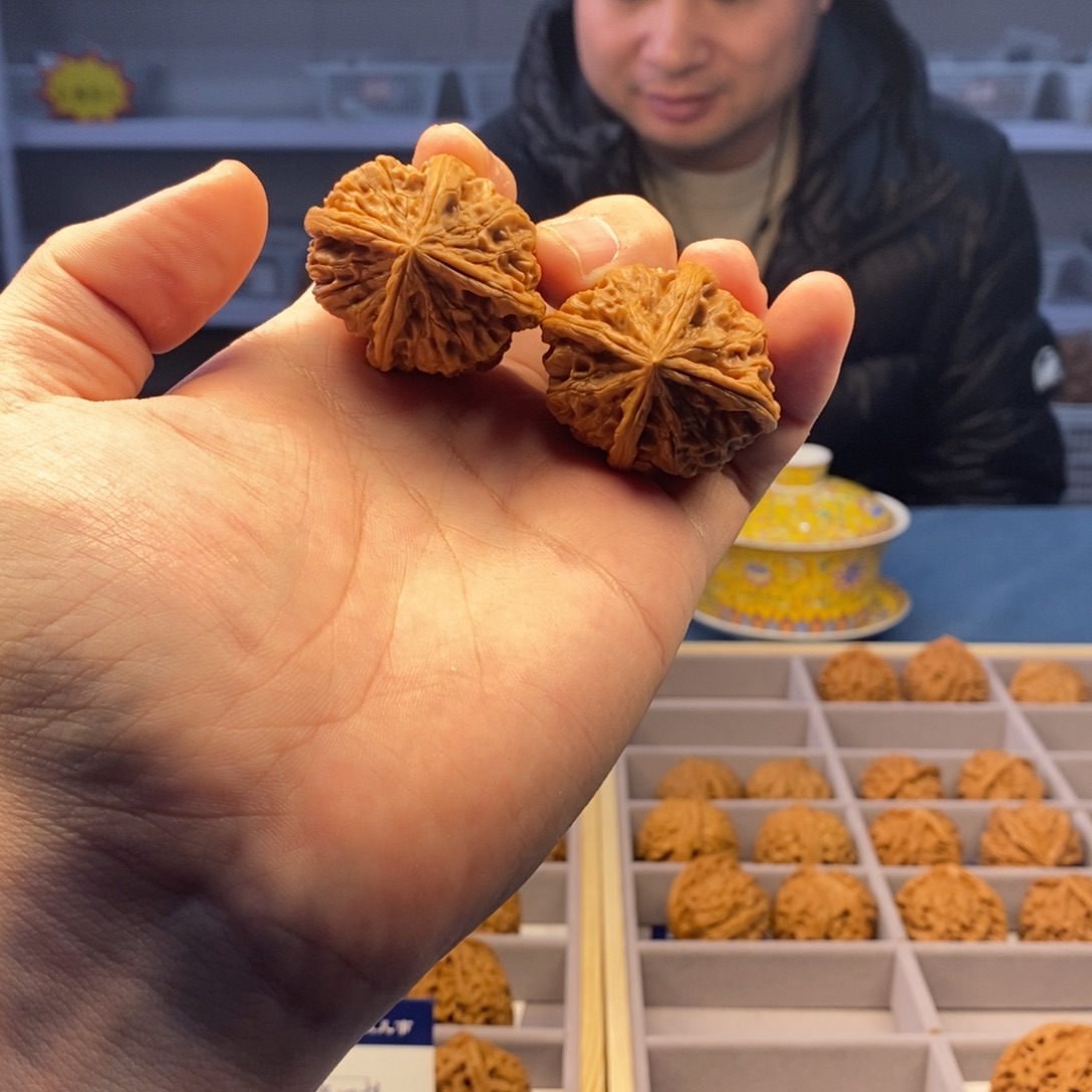 文玩核桃把件微修正四棱玉玺42mm