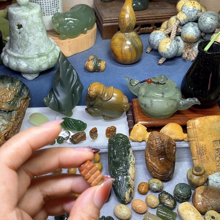 岫岩河磨玉（透闪石质玉）未镶嵌挂件玉琮