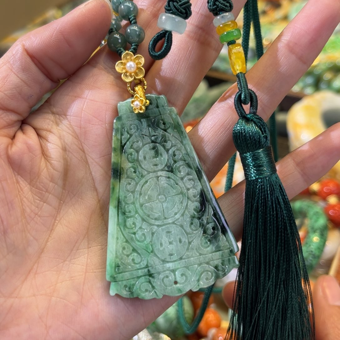 翡翠颈饰未镶嵌待编款