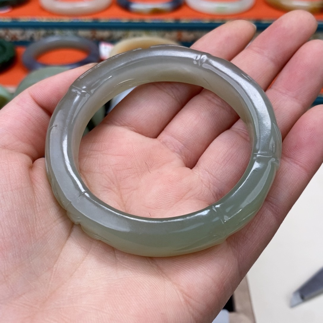 和田玉手镯未镶嵌