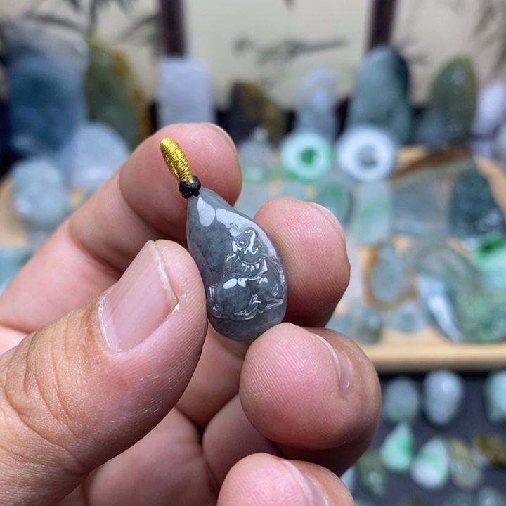 ****主翡翠未镶嵌颈饰貔貅