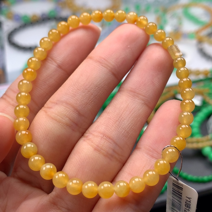 翡翠手镯未镶嵌卡