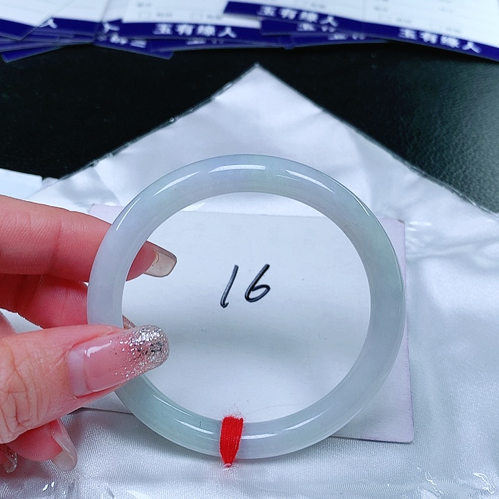 翡翠手镯（圆镯）未镶嵌