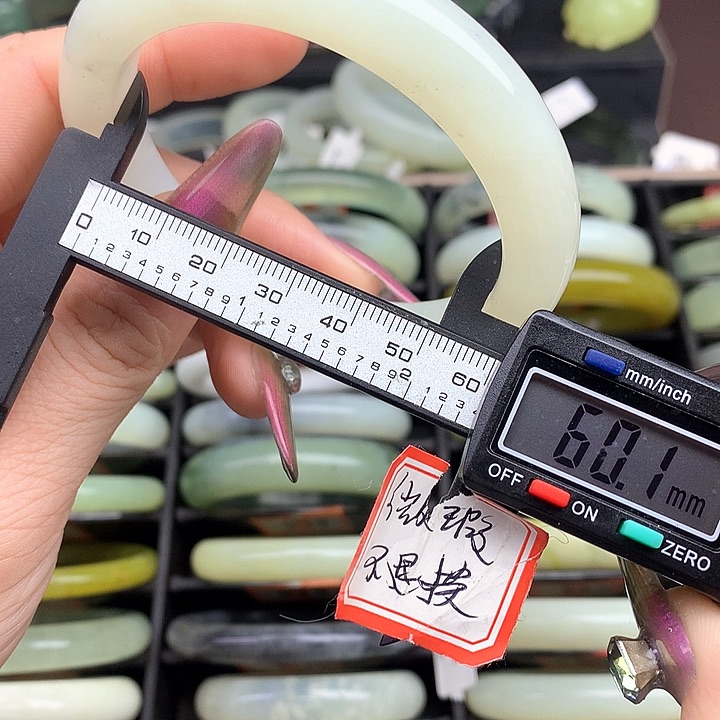 蛇纹石玉手镯未镶嵌571