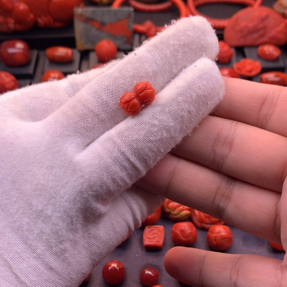 南红玛瑙未镶嵌精工雕刻满色满肉双生莲花背云8.5mm