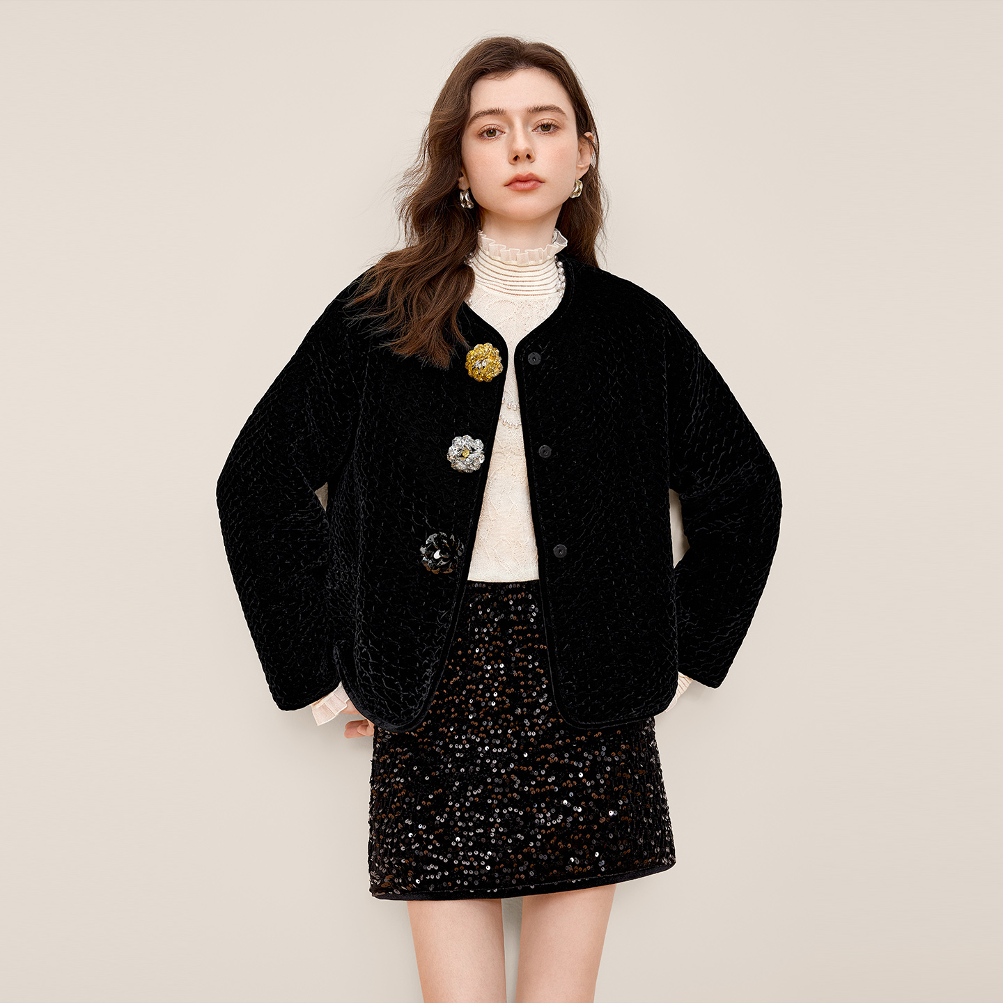 她池2025冬装新款女装优雅圆领棉衣立体装饰宽松棉服T54B8079H