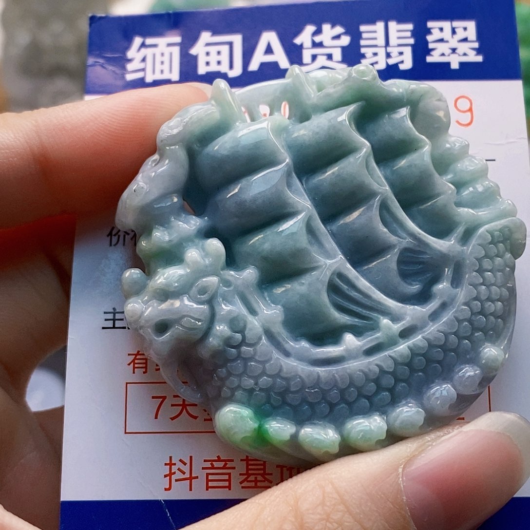 吊坠(不含链)未镶嵌翡翠