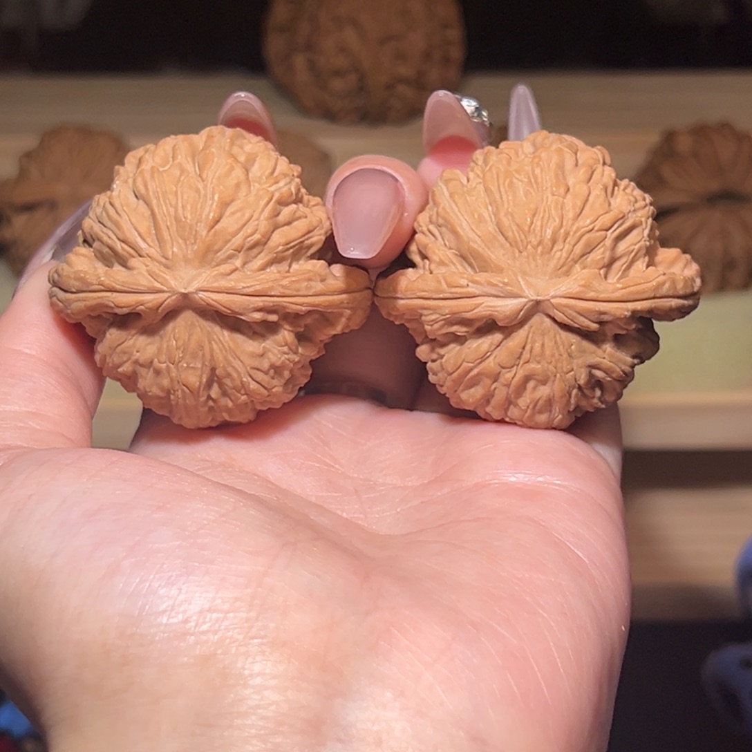 哈***r吊坠文玩核桃45全品闷白