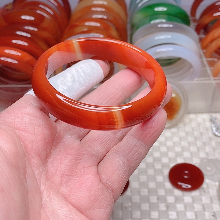 玛瑙/玉髓手镯未镶嵌