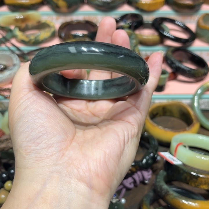 和田玉未镶嵌手镯