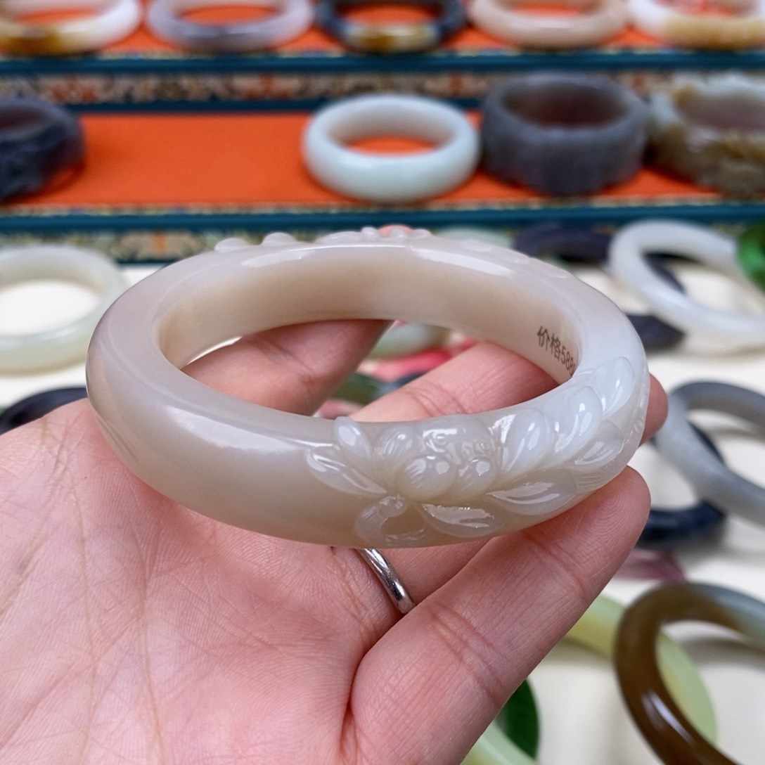 和田玉手镯58.5未镶嵌心*