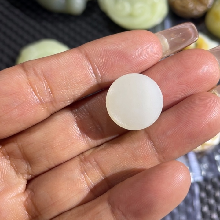 和田玉（糖玉）颈饰未镶嵌黑***天