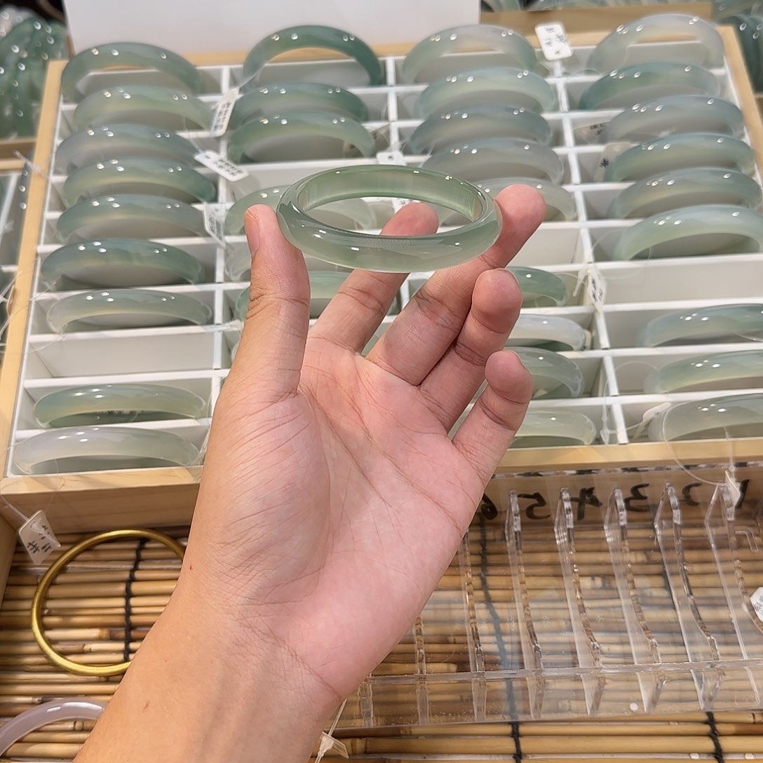 玛瑙/玉髓未镶嵌手镯圈口56.3