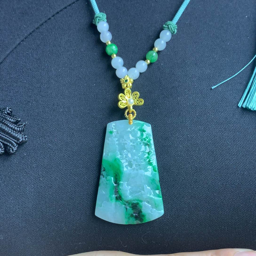 翡翠颈饰未镶嵌翡翠