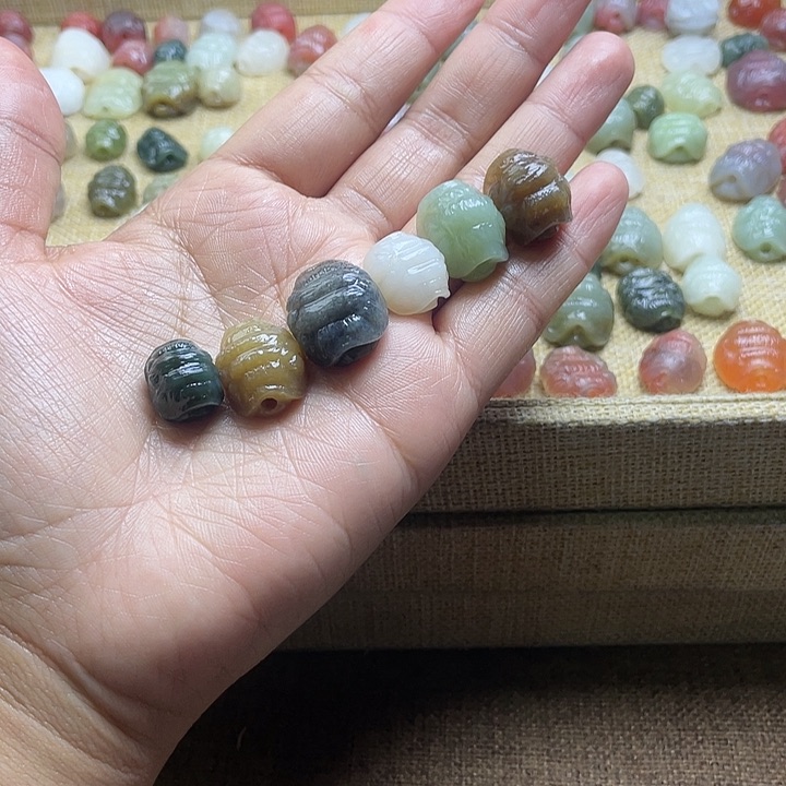 和田玉（糖玉）颈饰未镶嵌李***岁15