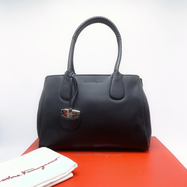 菲拉格慕/95新/包包/250205IQ0004/C213353858