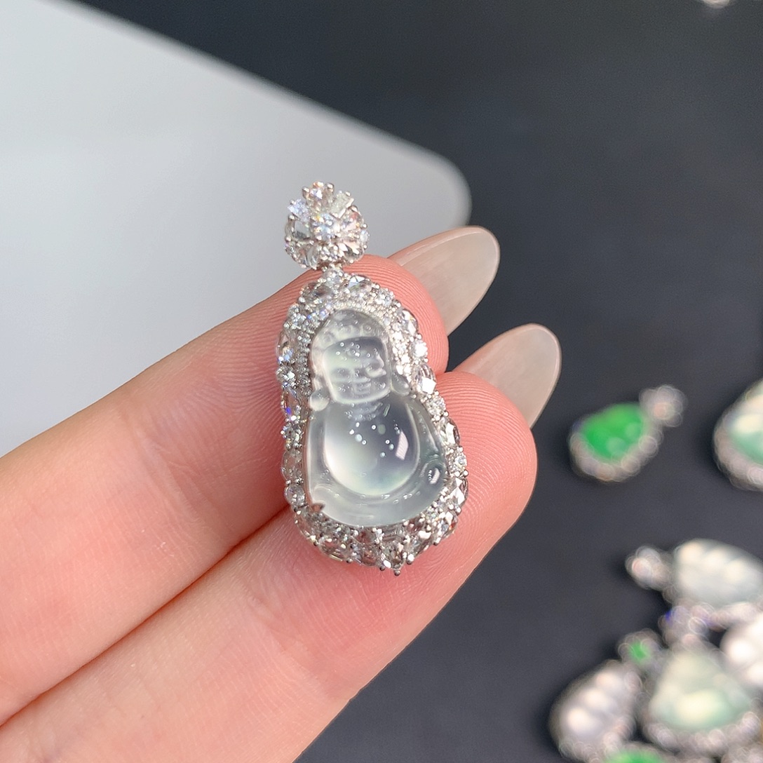 ****琪翡翠18K金镶嵌颈饰宝宝佛