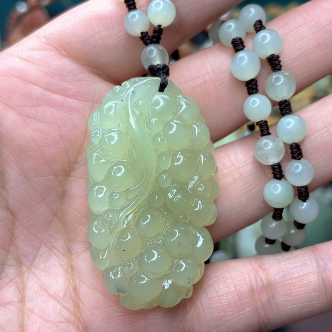 蛇纹石玉颈饰未镶嵌