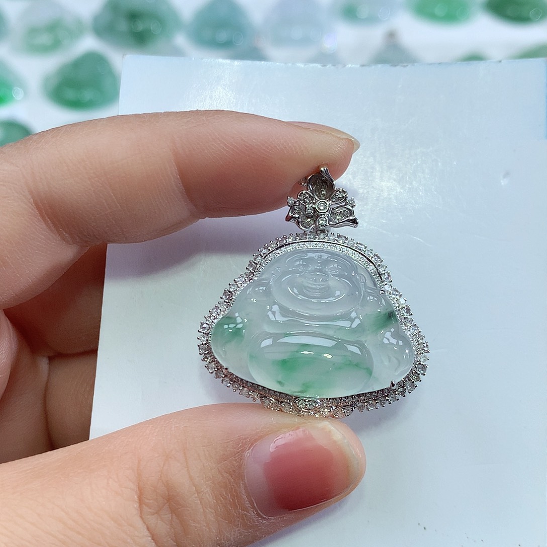 翡翠18K金镶嵌颈饰佛公