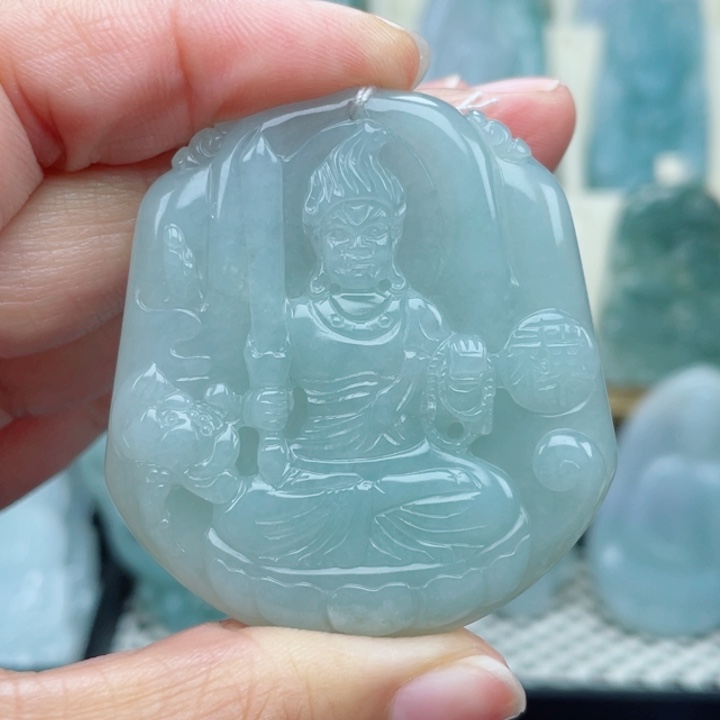 翡翠颈饰未镶嵌不动明王