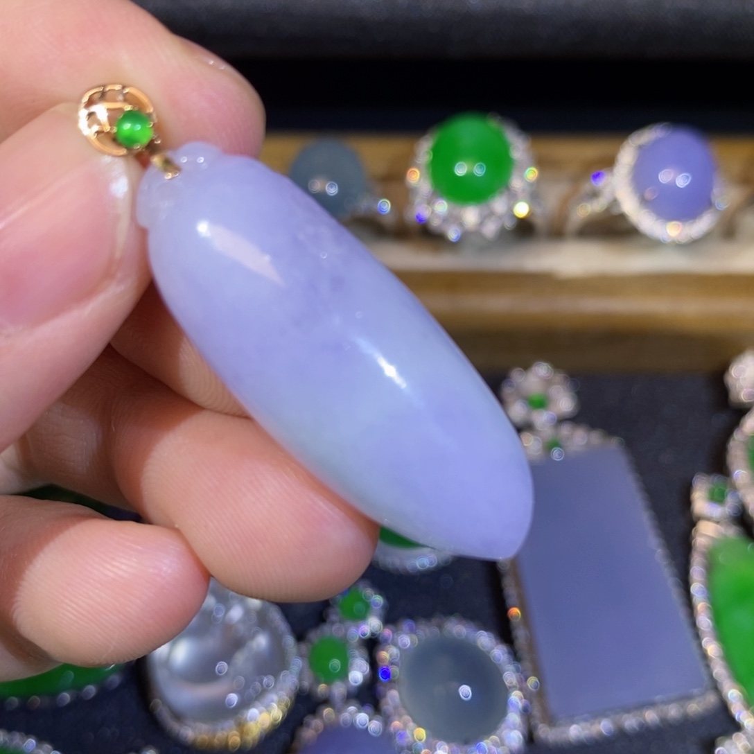 翡翠18K金镶嵌颈饰