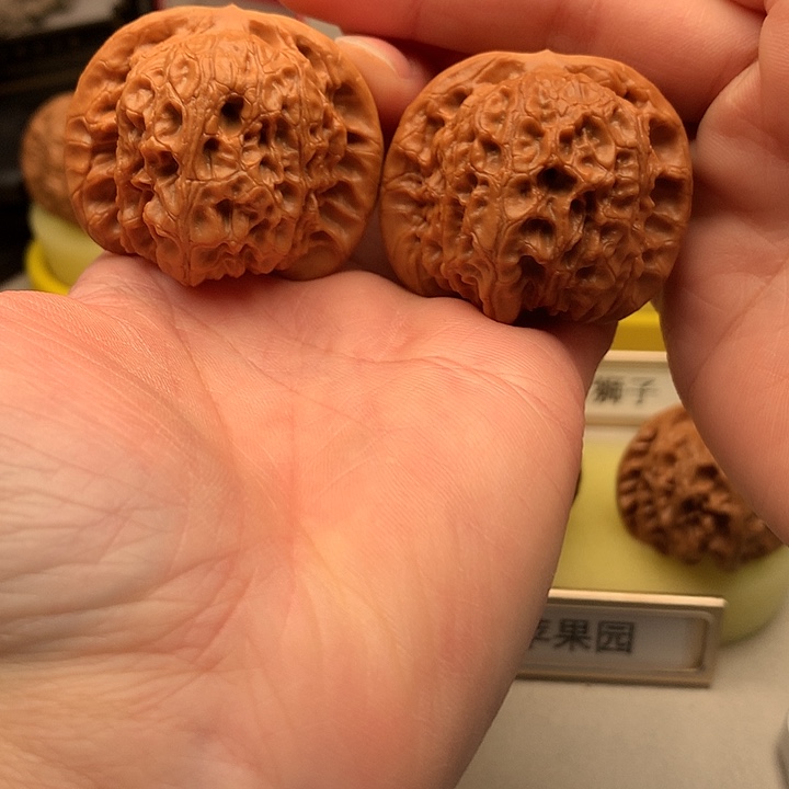 文玩核桃吊坠43尺血麒麟668号