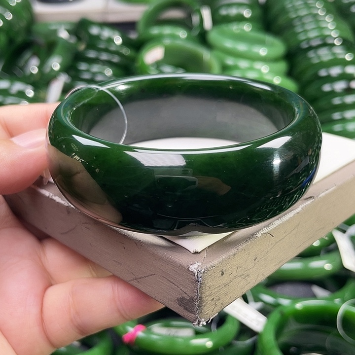 未镶嵌手镯和田玉（碧玉）