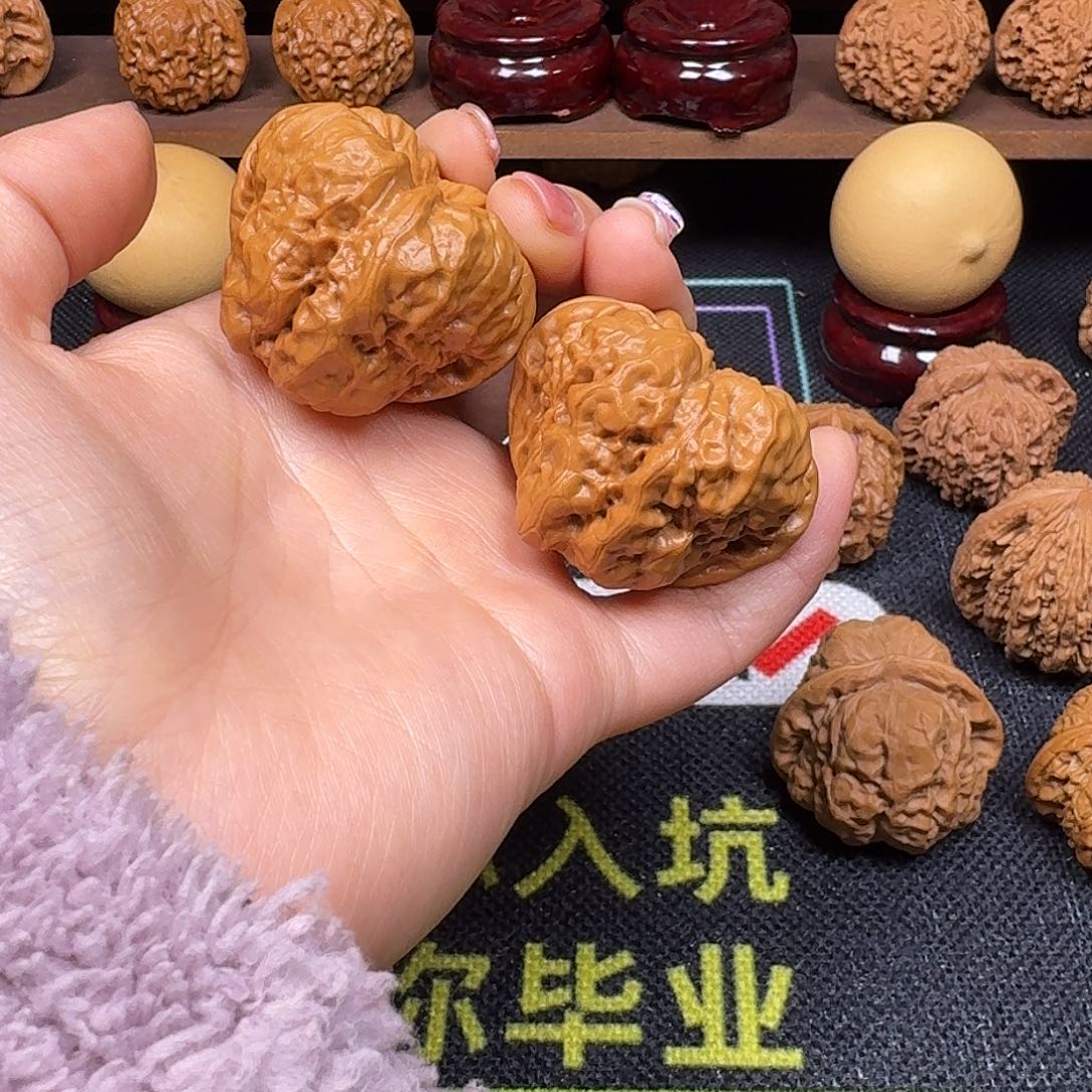 文玩核桃吊坠43蛙蛙肚44