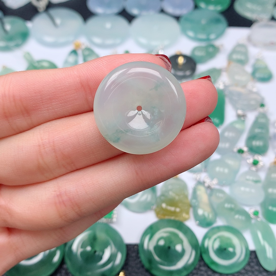 翡翠颈饰18K金镶嵌天然翡翠