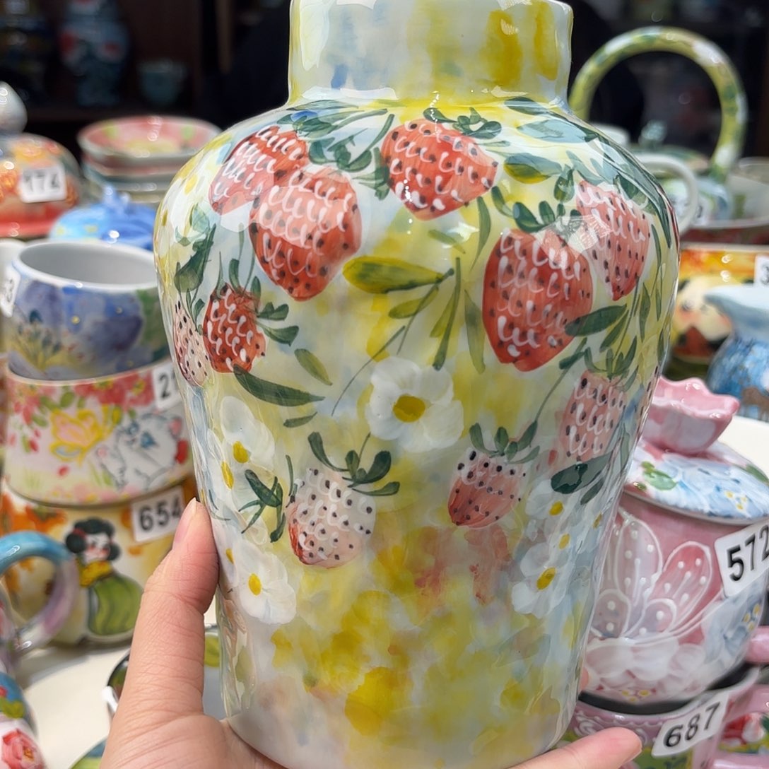 瓷片兔兔好可爱呀打个