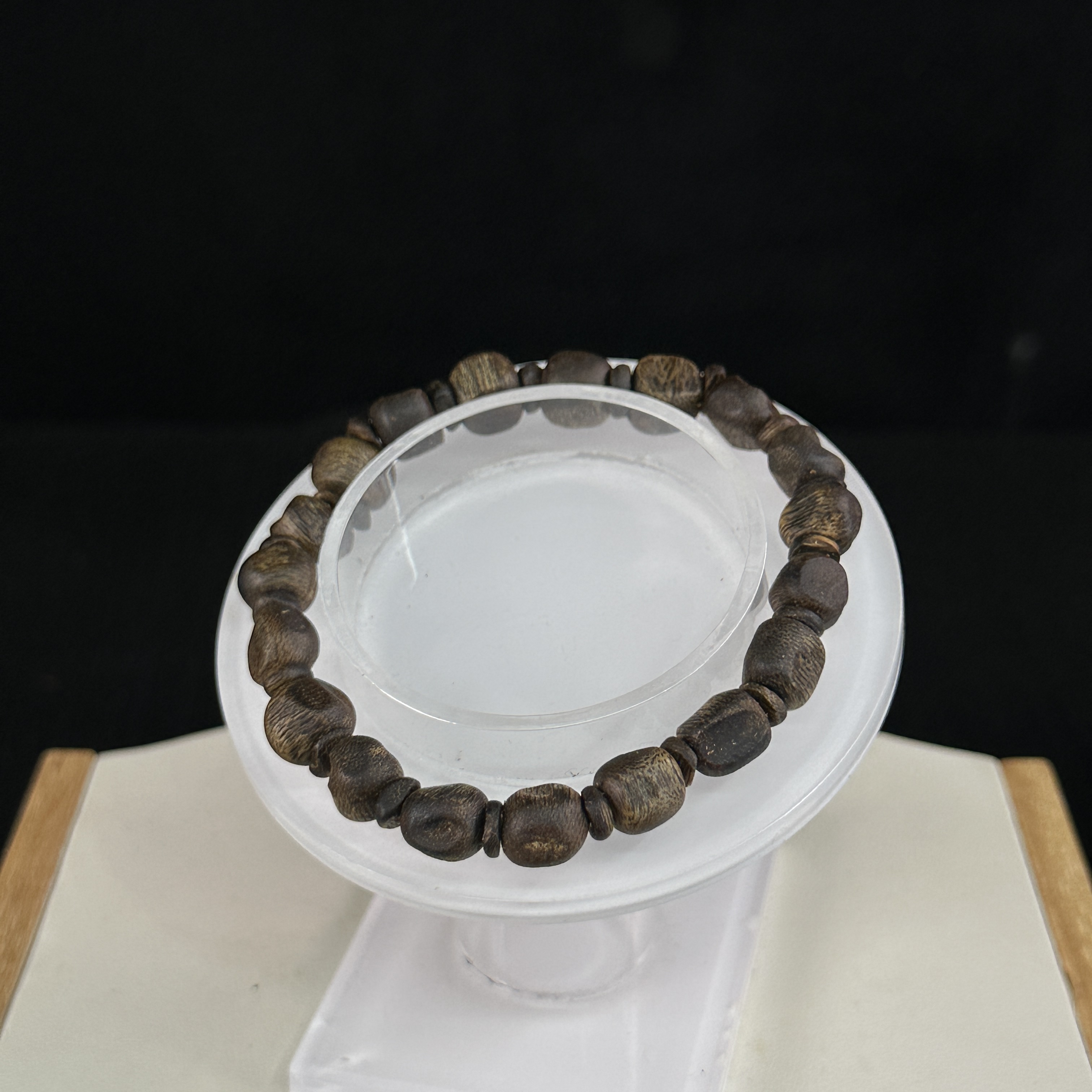 GXCX-4991  棋楠沉水留疤壳单圈8.1g  约：8mm*19颗