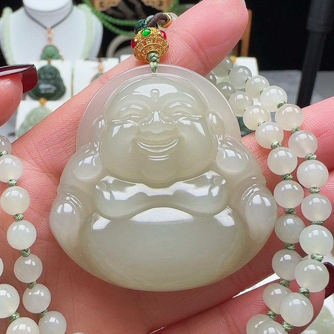 和田玉颈饰足金镶嵌