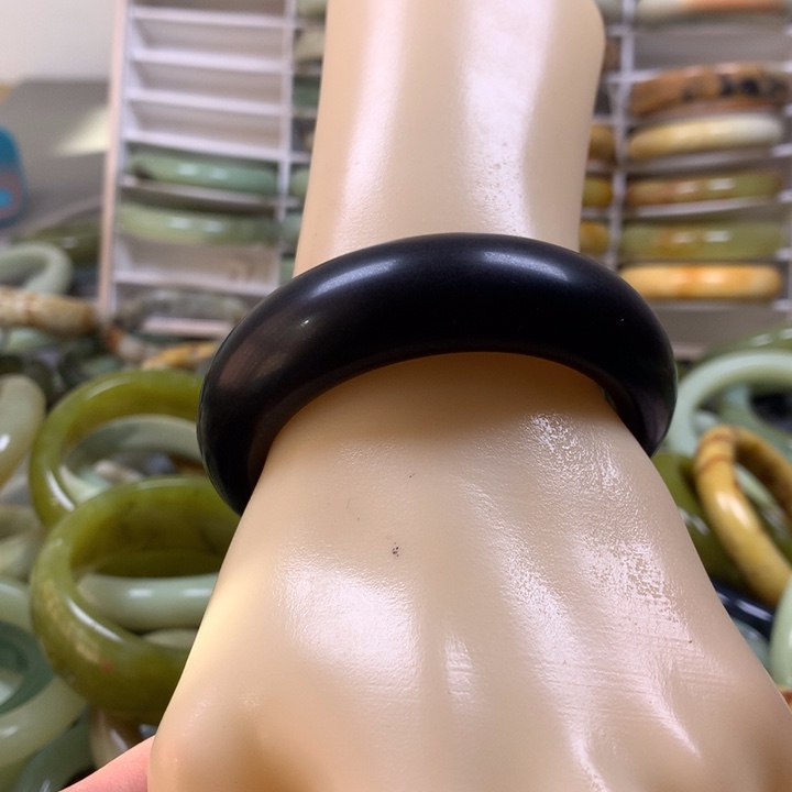 蛇纹石玉手镯未镶嵌妹*