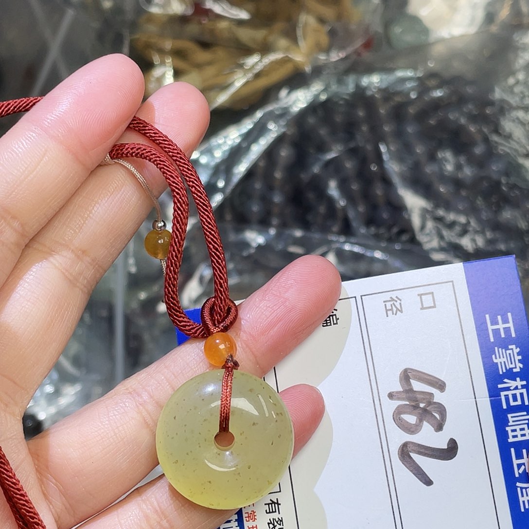 岫玉未镶嵌吊坠吊坠