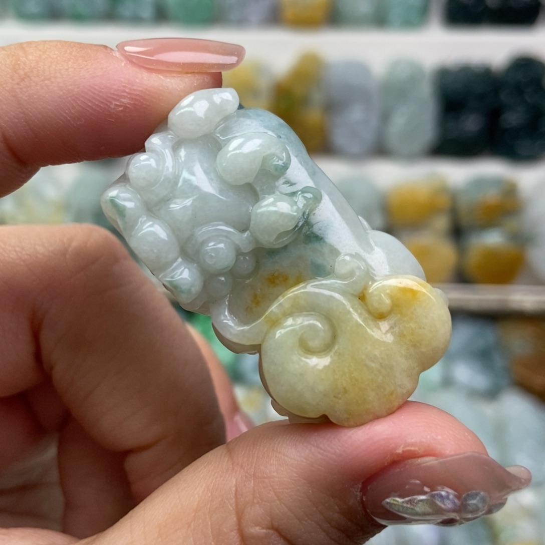 翡翠吊坠(赠链)未镶嵌