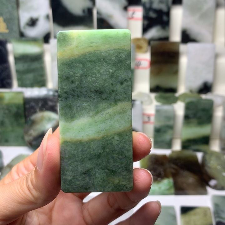 独山玉未镶嵌颈饰