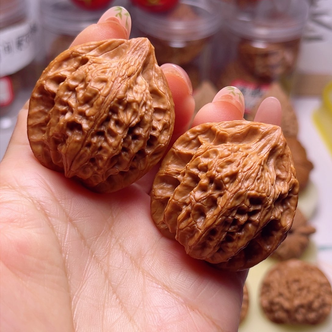 文玩核桃吊坠山西长治鸡心