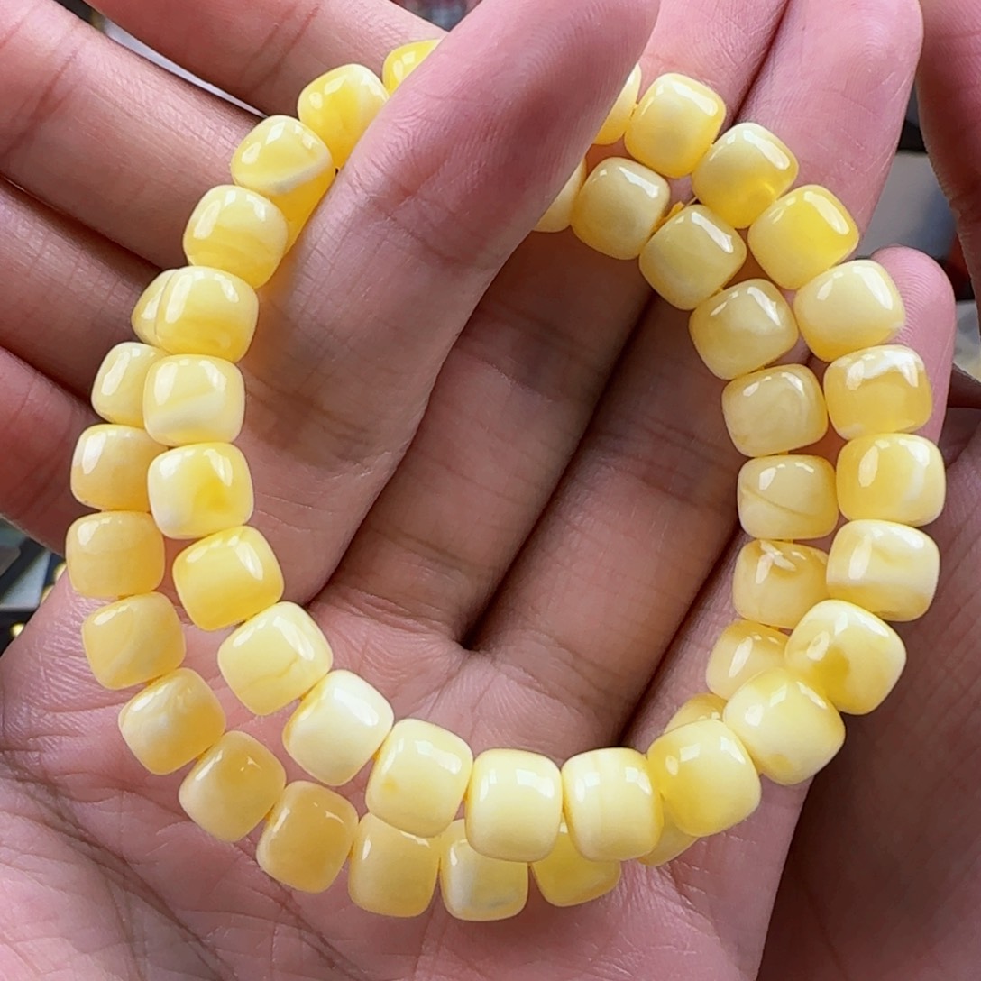 琥珀裸石未镶嵌多样性发其一